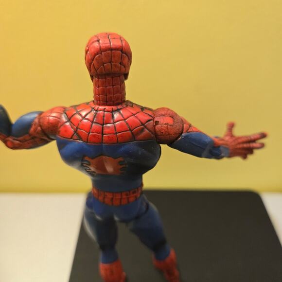 spiderman 2003 posable by Mattel.  Flaws - Picture 3 of 9